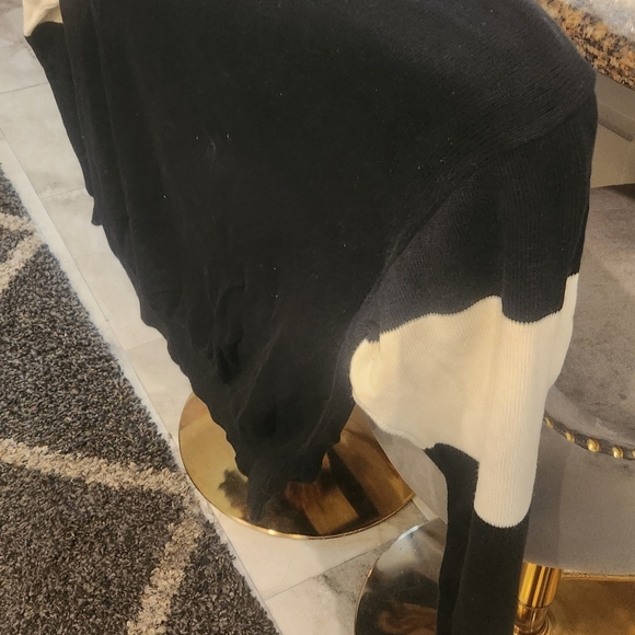 Bug Bunny Iceberg Sweater - Picture 7 of 8